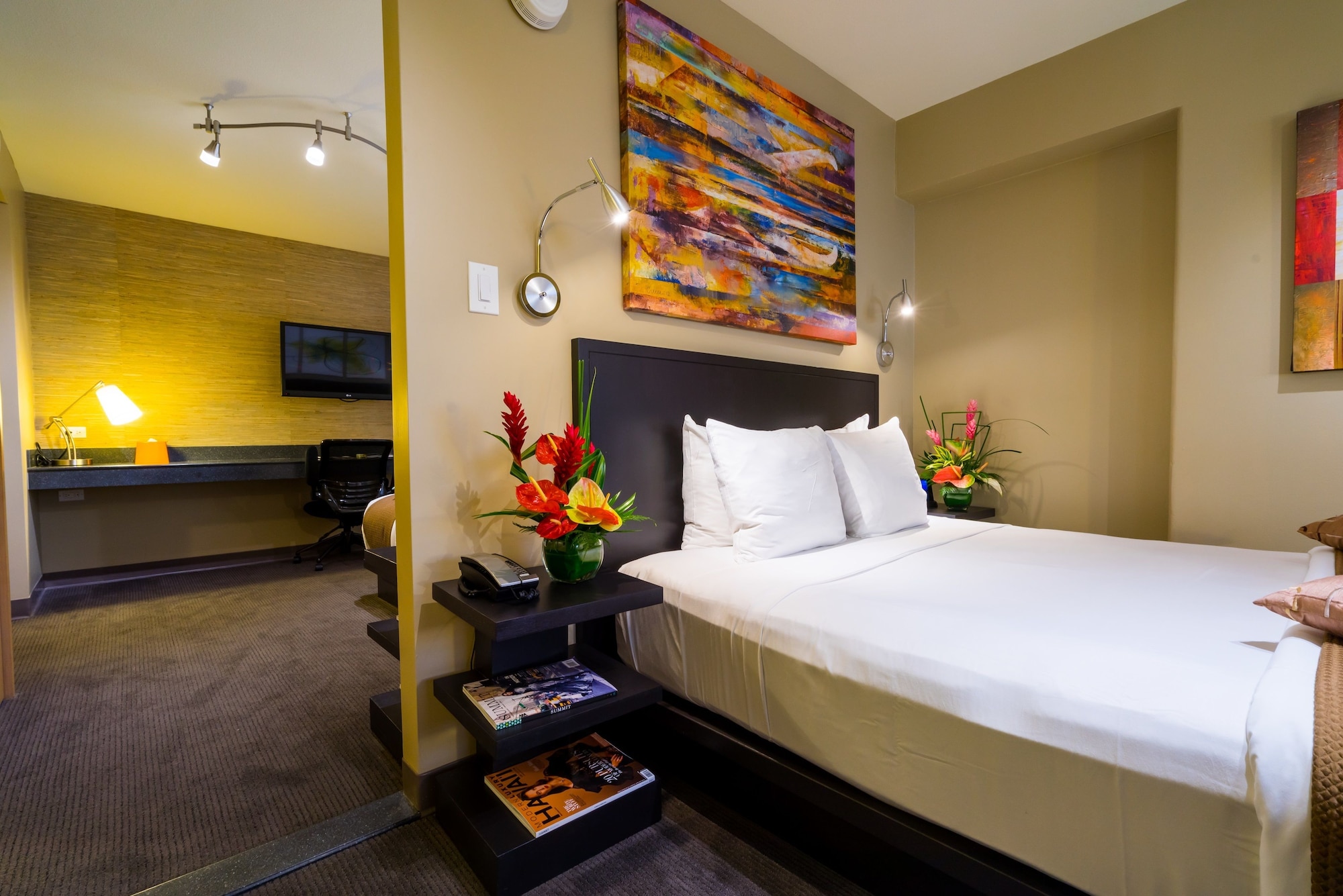 Lifestyle, Family Suite, 2 Queen Beds, City View، Vive Hotel Waikiki 5/10