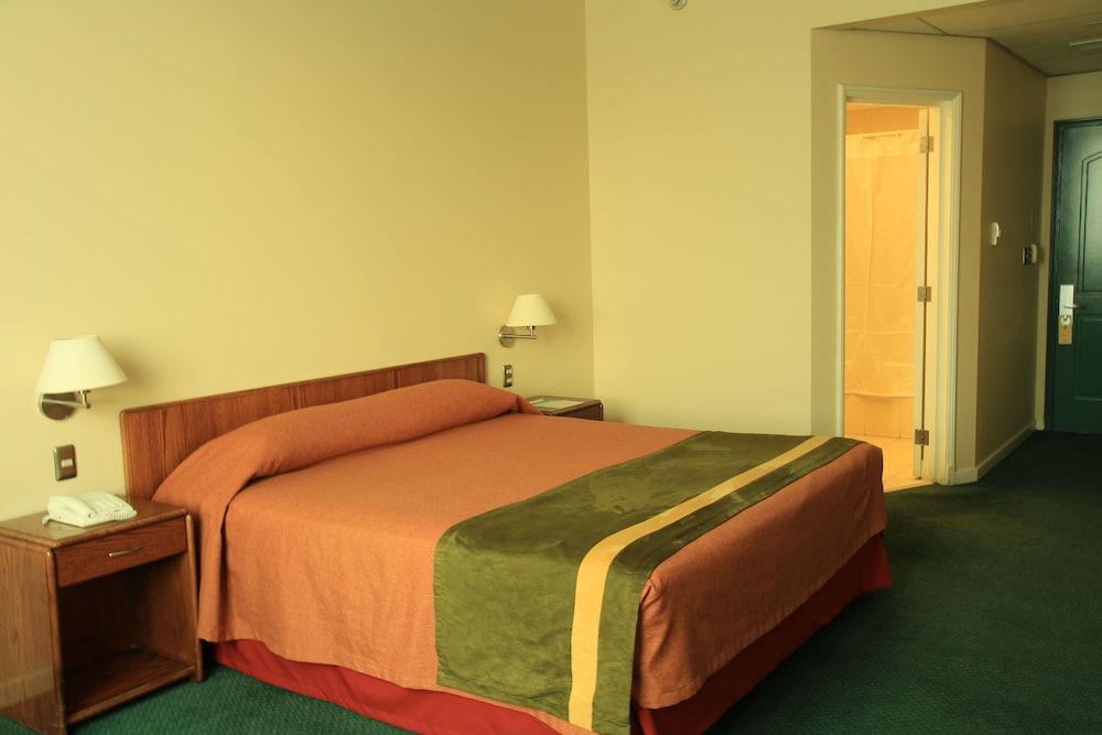ROOM, DOUBLE BED