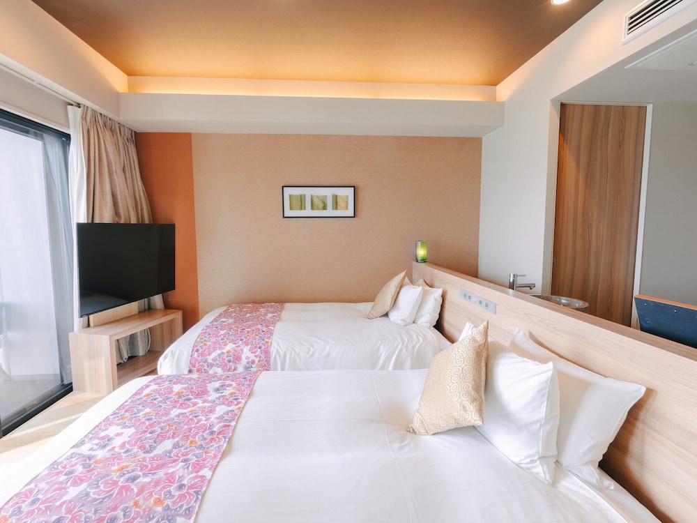 Twin Beds, Airport View, Club Floor