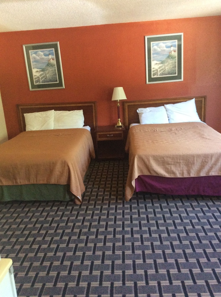 Rodeway Inn Whitehall 16/26