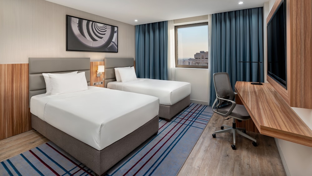 STANDARD, TWIN BEDS, CITY VIEW, CLUB FLOOR