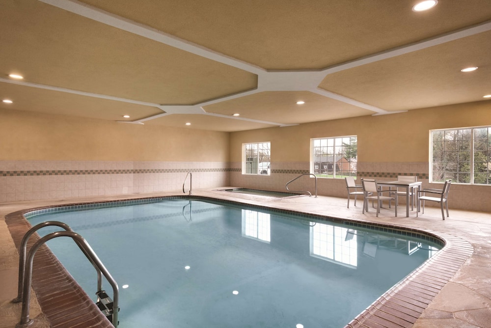 Country Inn Suites By Radisson Valparaiso In 12/28