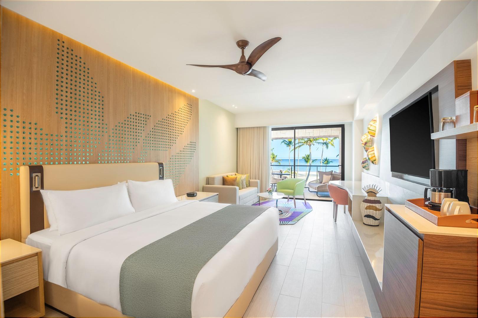 Club, Junior Suite, King Bed, Ocean Front