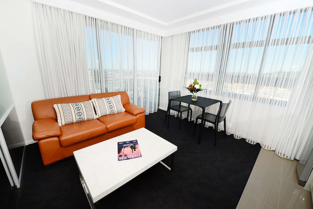 Oaks Gladstone Grand Hotel 45/72