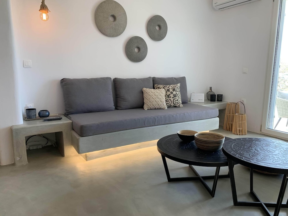 Mykonos Residence Villas & Suites 32/48