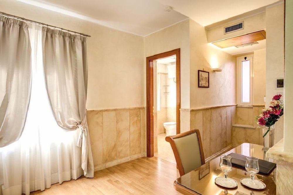 Pantheon Rooms 32/32
