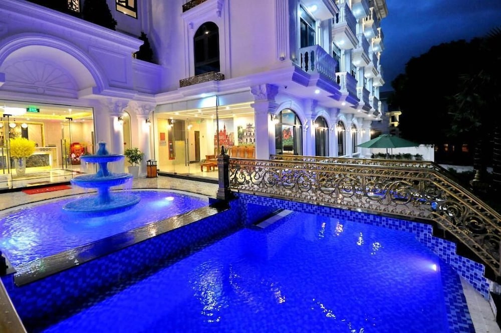 Crown Nguyen Hoang Hotel 35/58