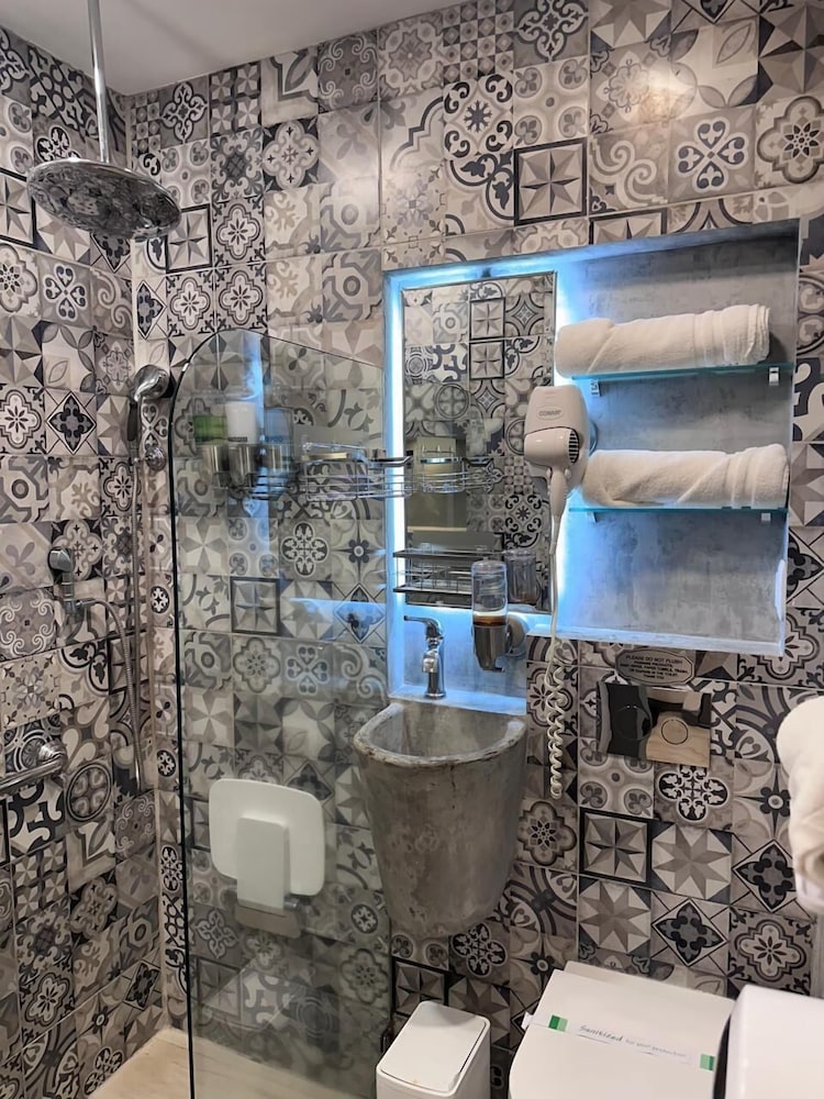 Berlor Airport Inn 49/50