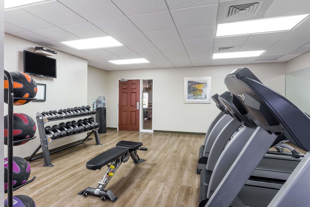 Hawthorn Extended Stay by Wyndham Naples 19/54