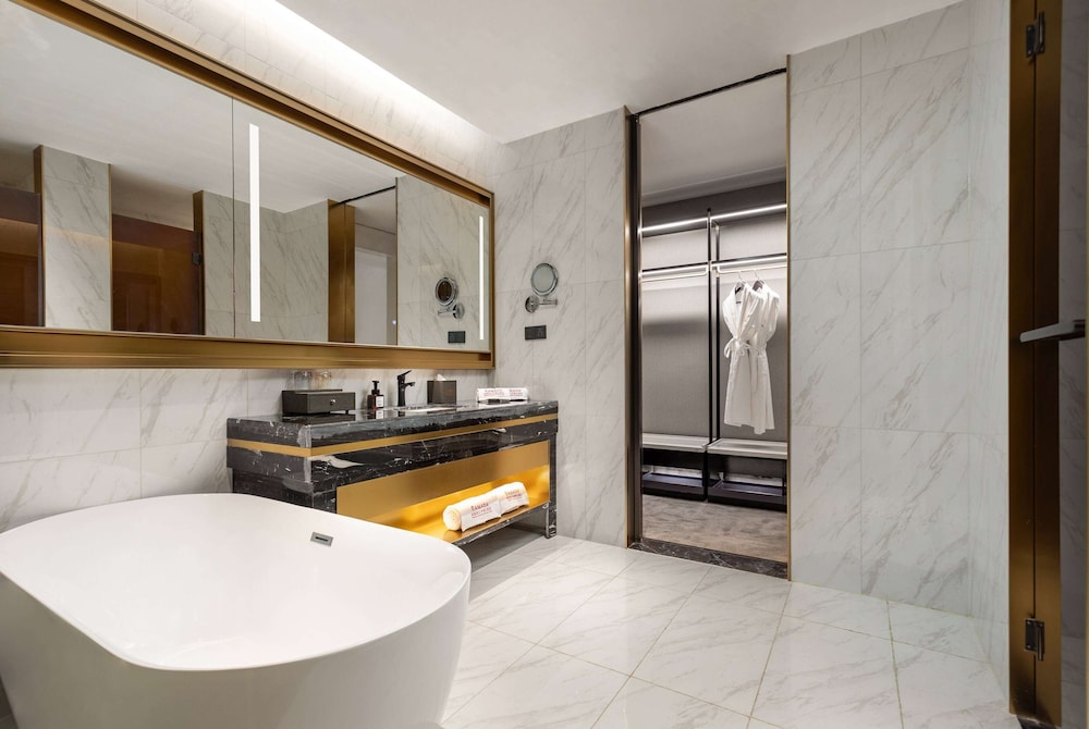 Ramada by Wyndham Yichang Riverside 24/24