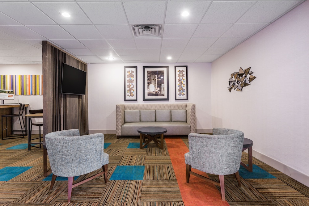 Holiday Inn Express Petersburg 41/70