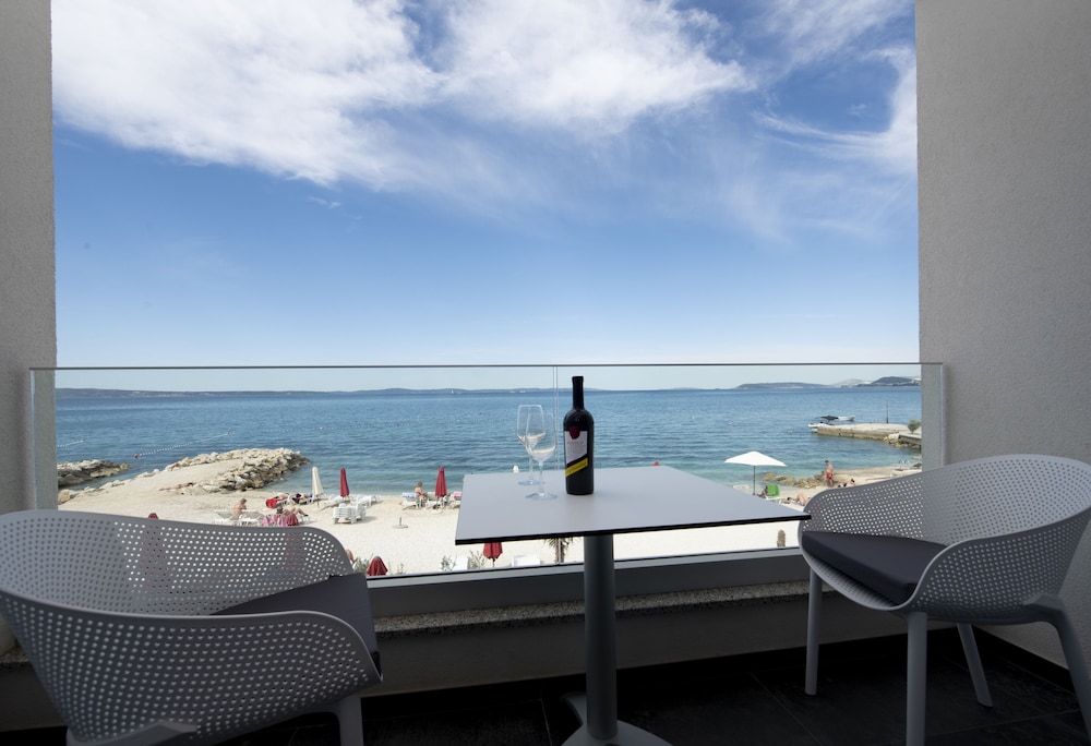 Beachfront Villa Mediteran 40/50