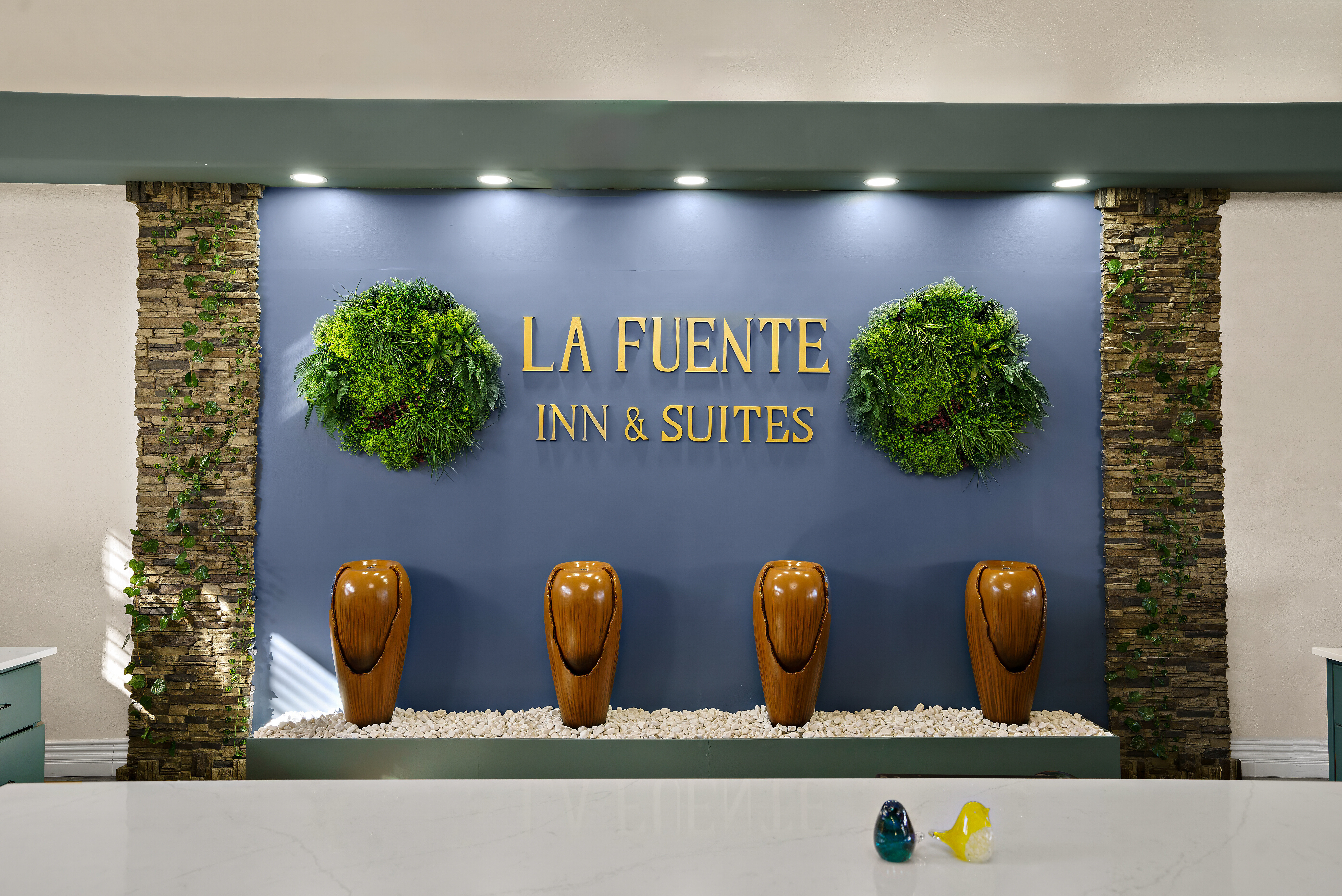 La Fuente Inn Suites 9/65