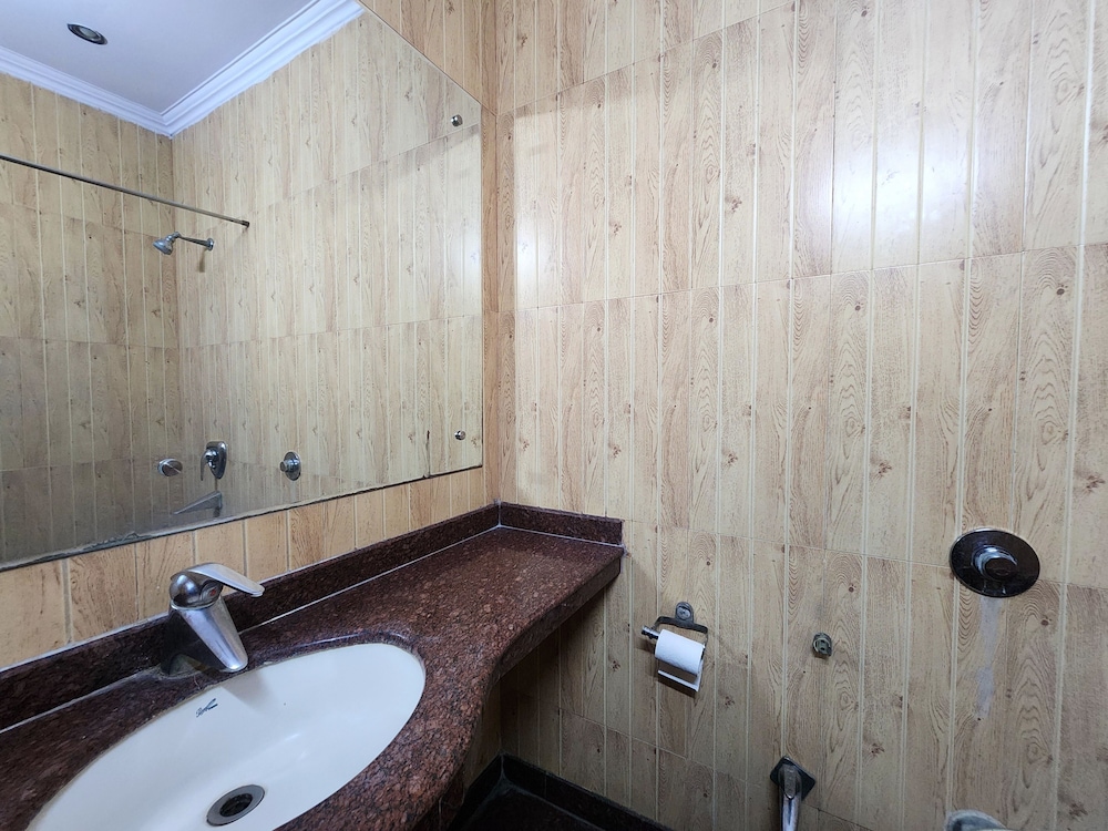 Oyo Rooms 760 Karol Bagh Metro Station 49/50