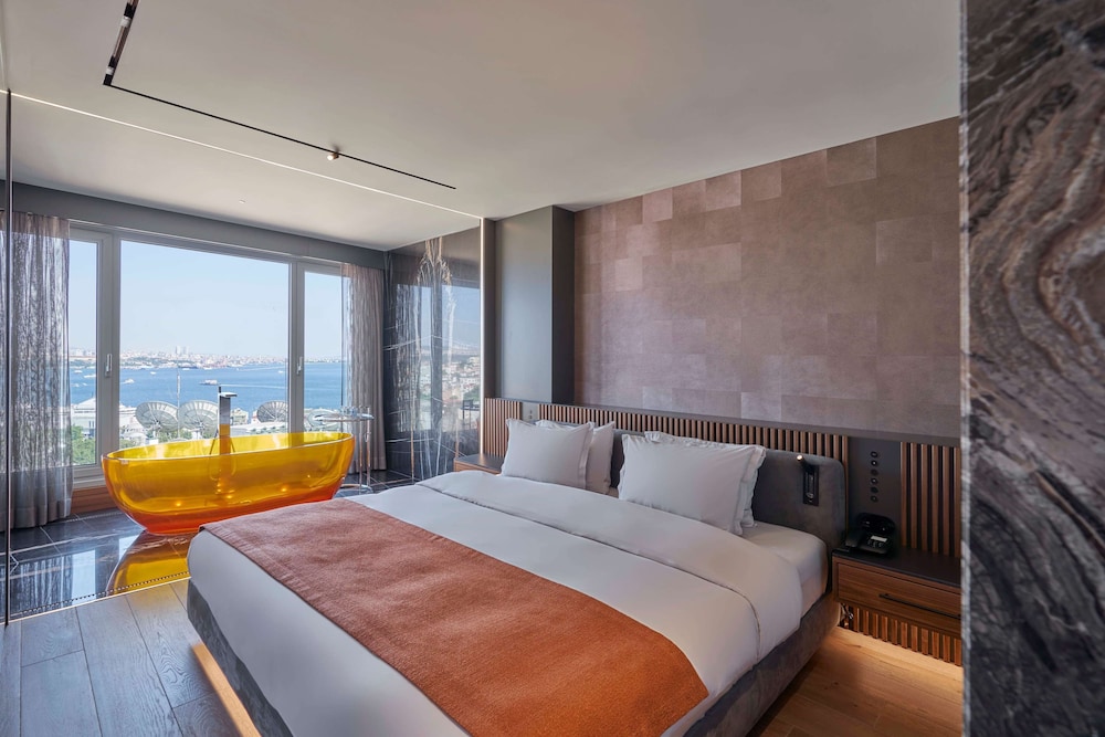 BOSPHORUS, SUITE