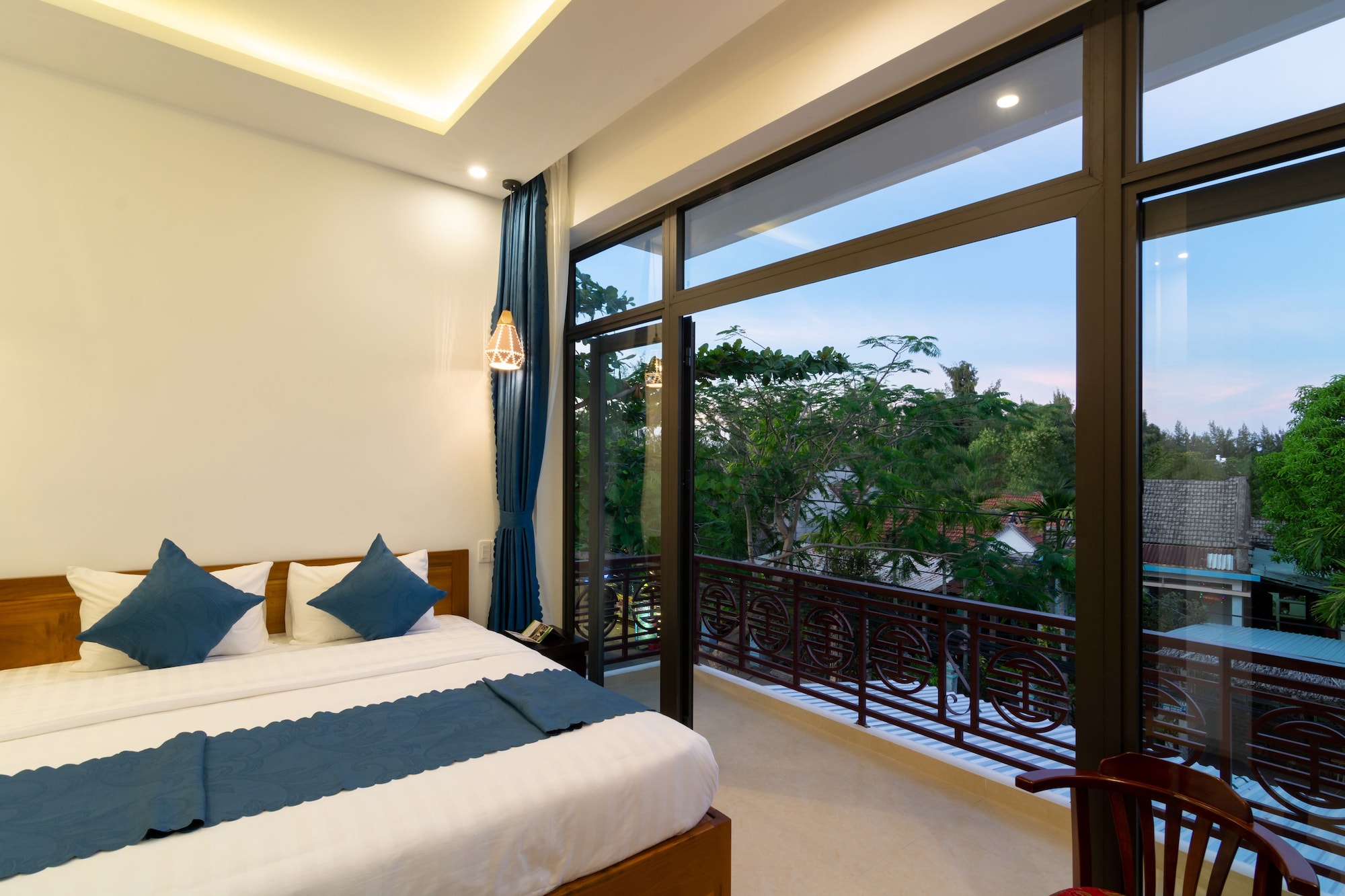 DELUXE, DOUBLE OR TWIN BED, BALCONY