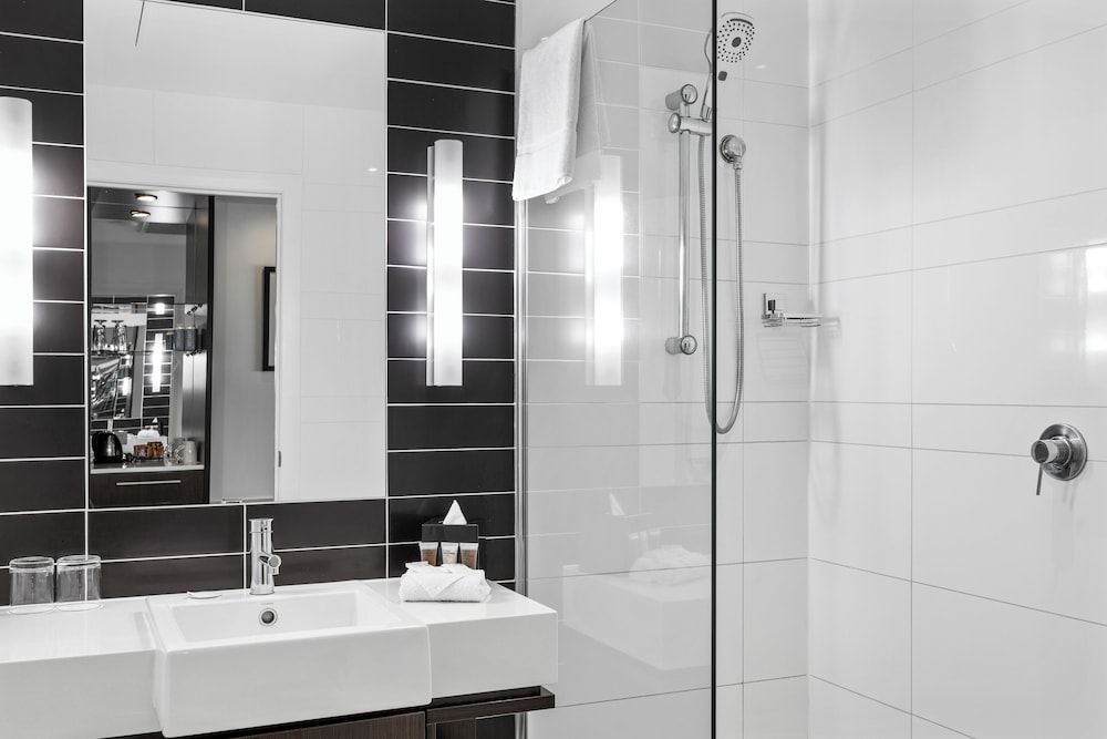 NOVOTEL BRISBANE AIRPORT 50/50