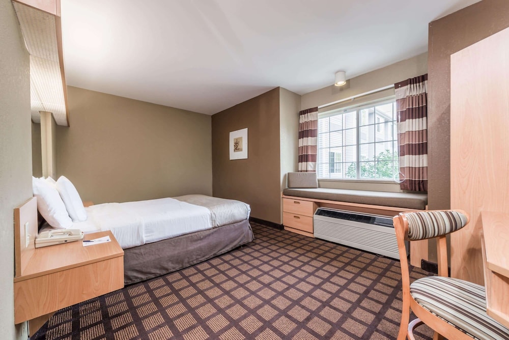 Room, Queen Bed, Accessible