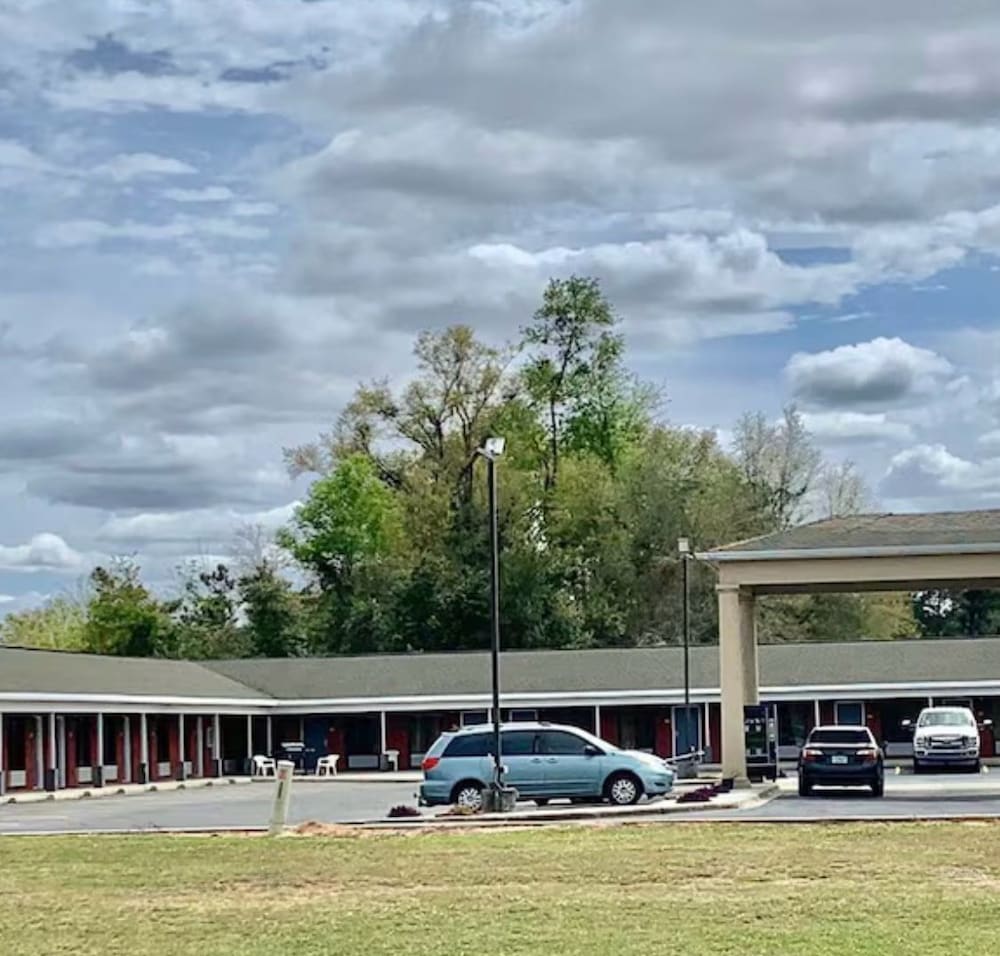 Lake Seminole Inn 24/29