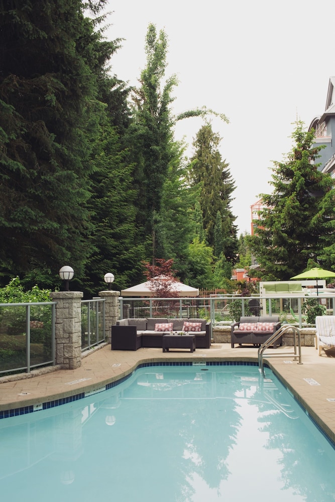 Summit Lodge Boutique Hotel 53/58