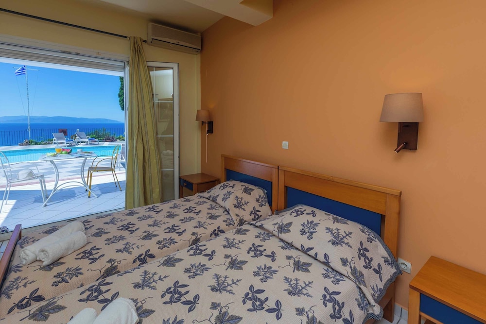 Garbis Villas 8/50