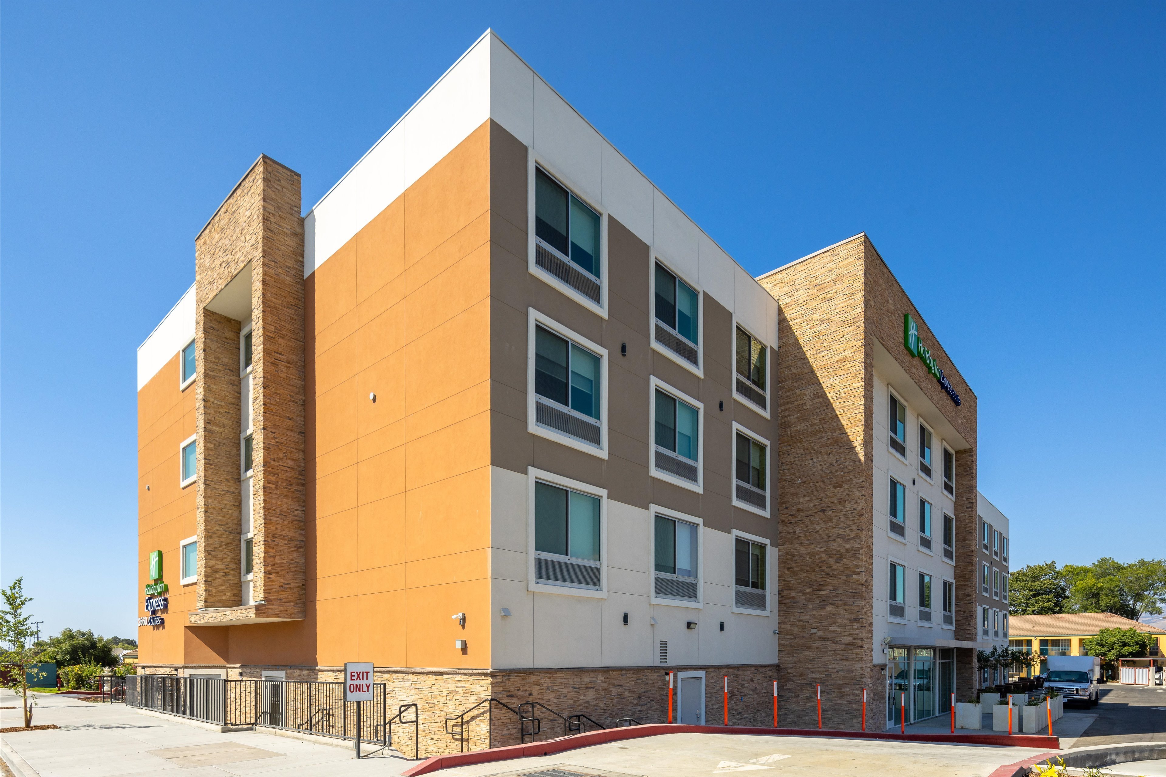 HOLIDAY INN EXPRESS AND SUITES SAN JOSE SILICON VALLEY 11/64