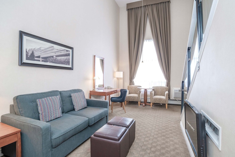 Sandman Hotel and Suites Calgary West 44/67