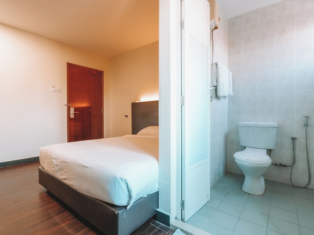A Hotel Desker 54/55