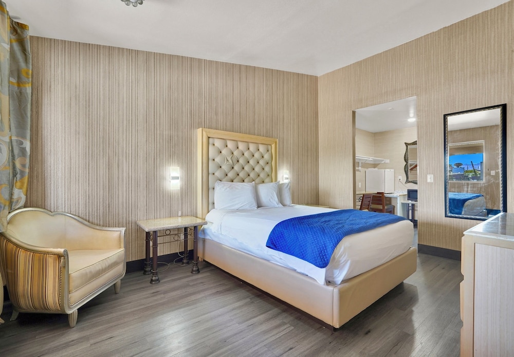 Crown Motel 22/66