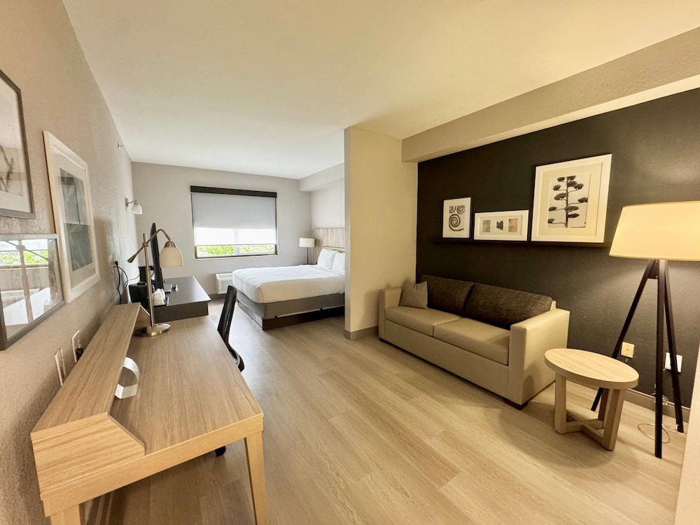 Country Inn & Suites by Radisson, Port Charlotte, FL 20/30
