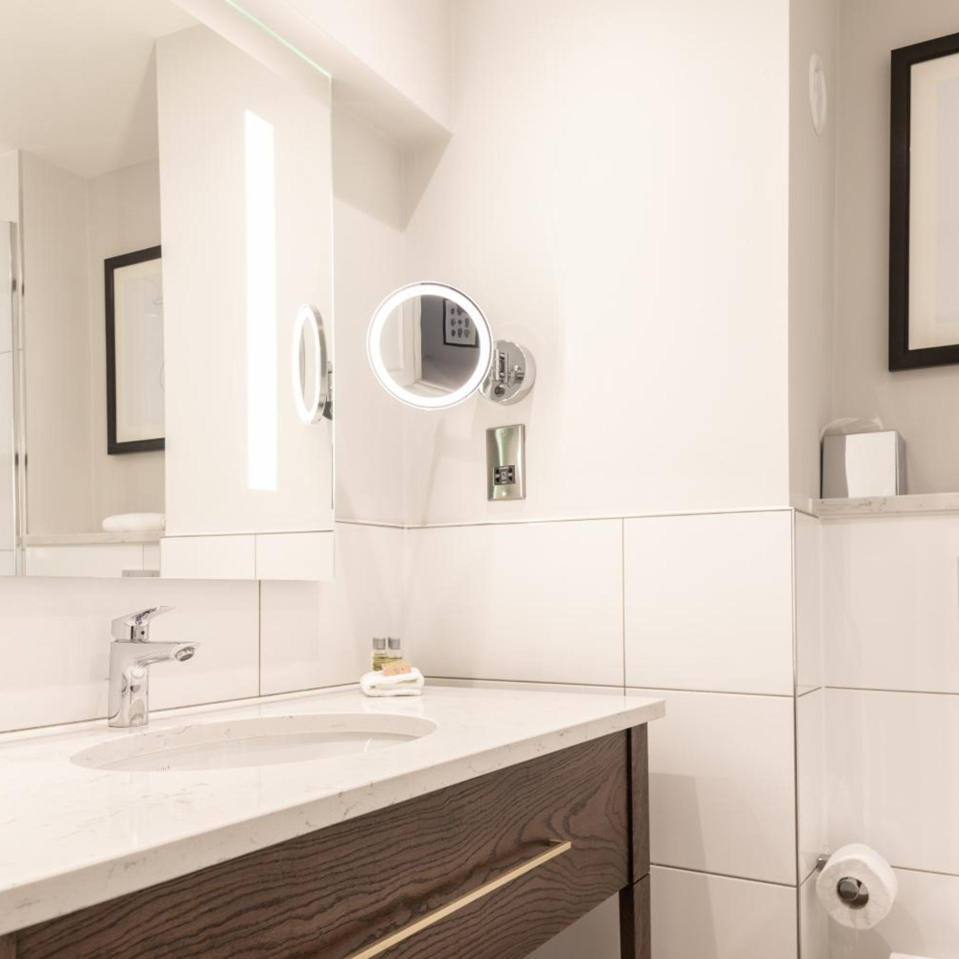 غرفة بسرير كوين، DoubleTree by Hilton St Anne's Manor 8/16