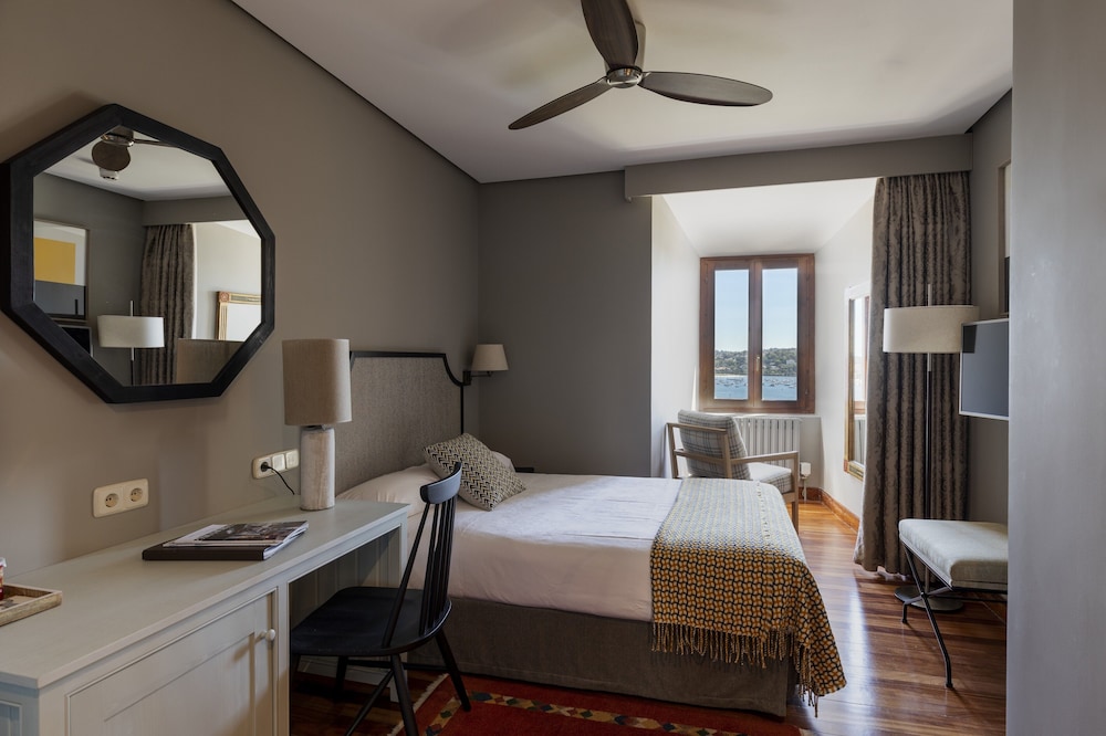 Parador De Hondarribia 15/40