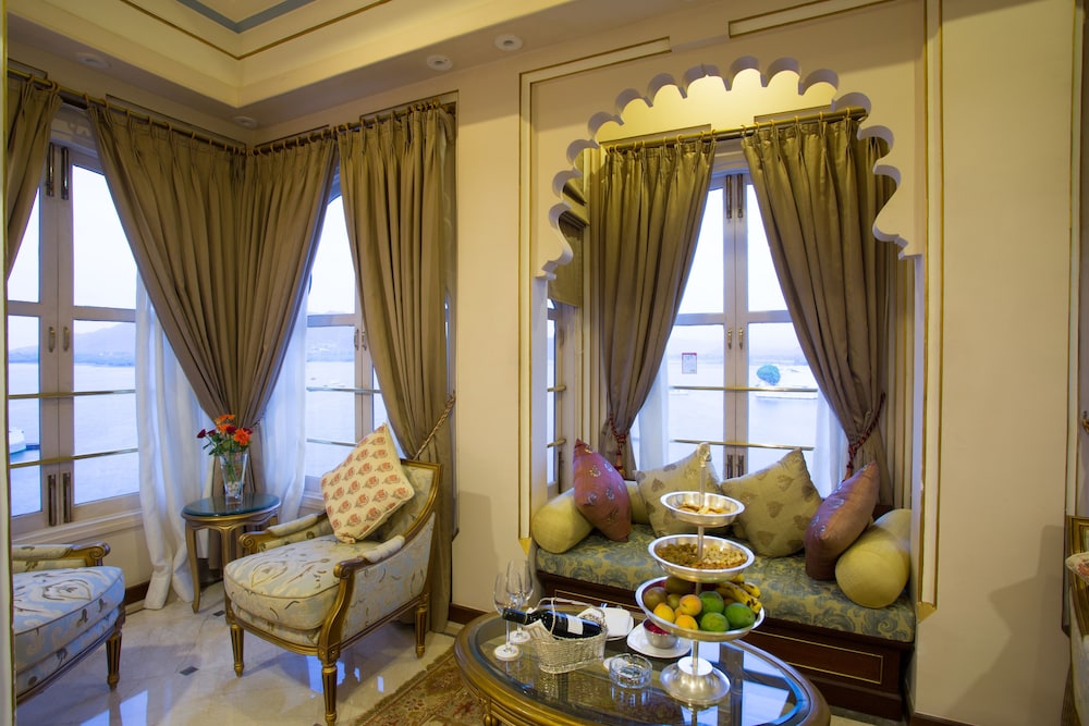 Taj Fateh Prakash Palace 32/54