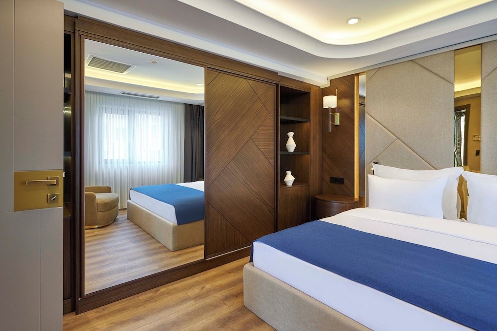 Ciragan Hotel Bosphorus Istanbul 37/68