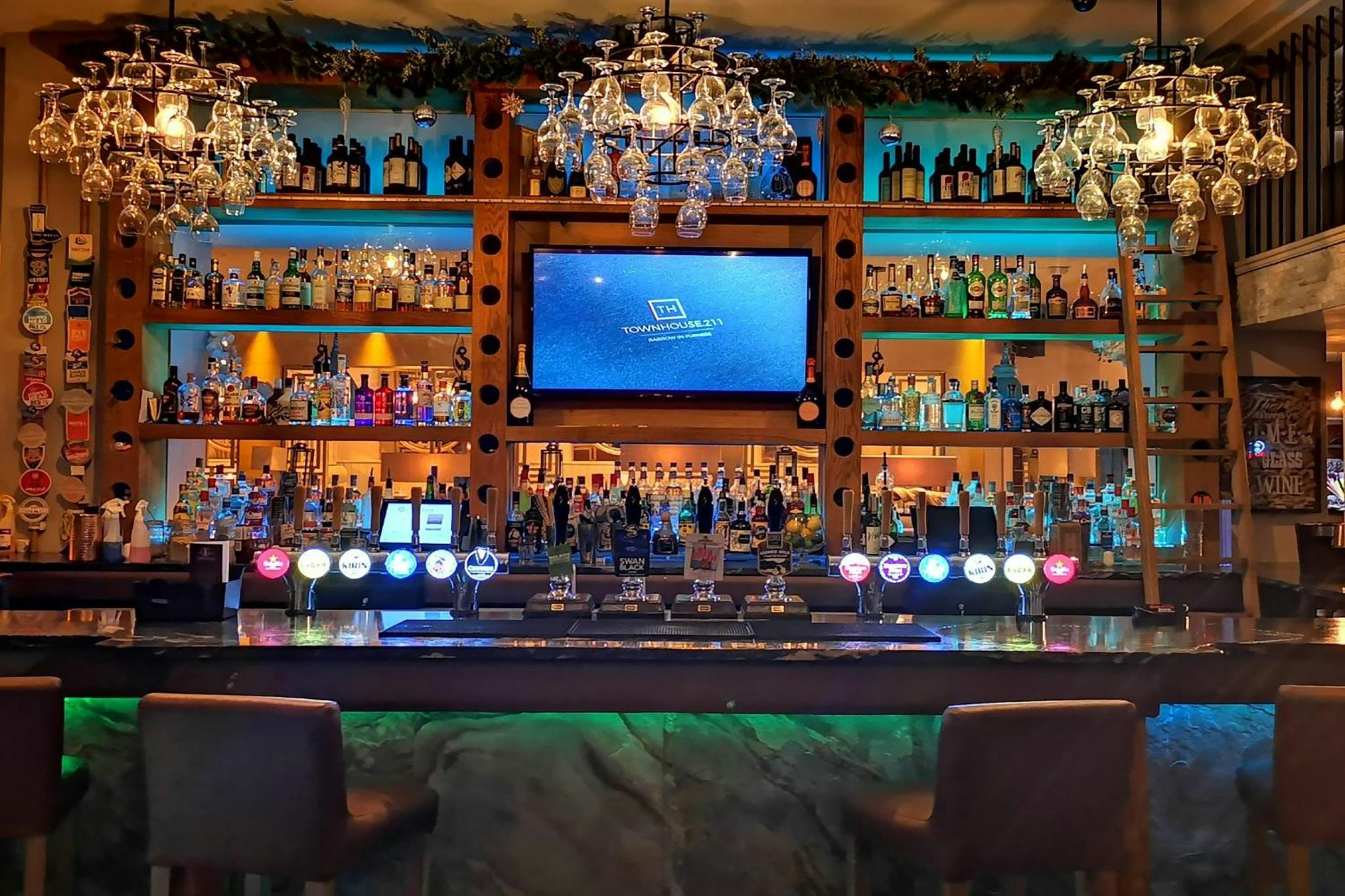 The Townhouse Bar Kitchen & Rooms 25/26