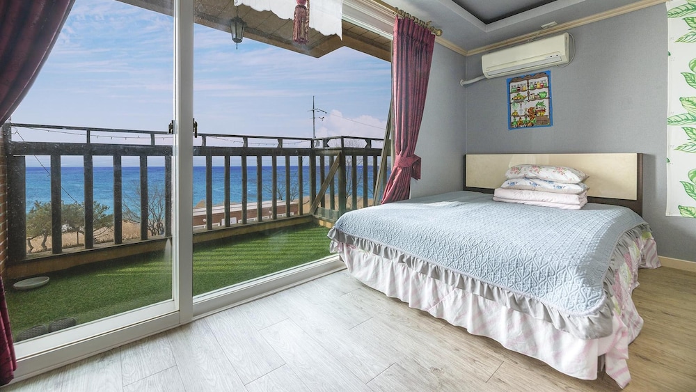 Ganghwa Badatgashimteo Pension 17/50