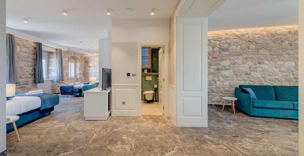 Palms Promenade Luxury Rooms 20/37