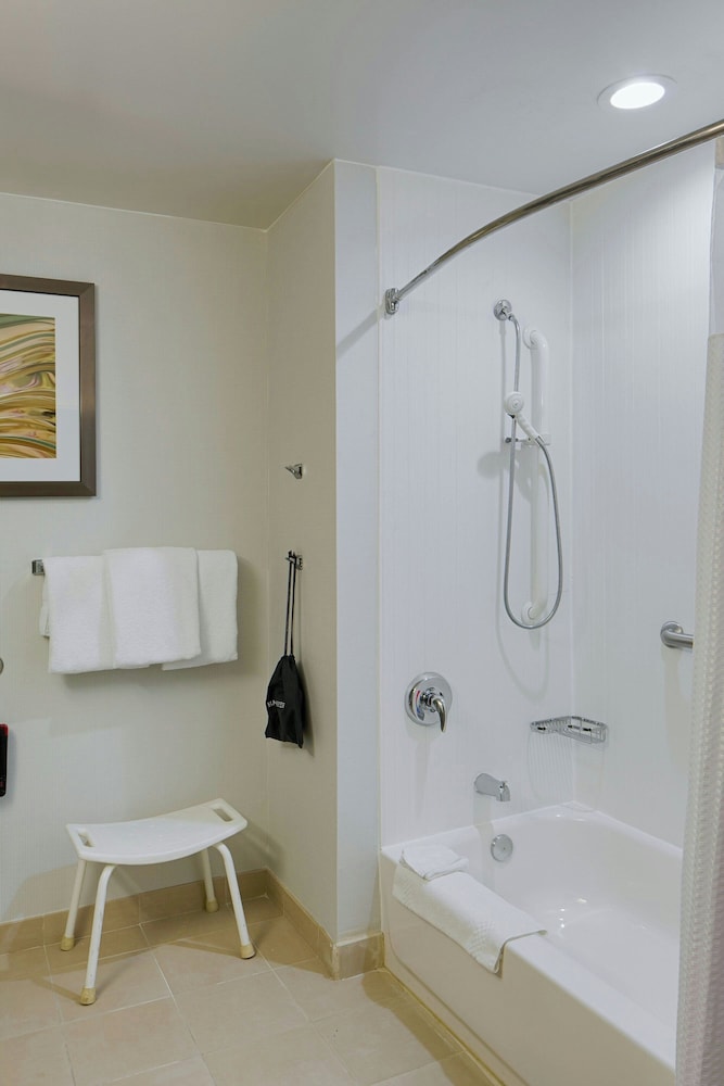 Courtyard by Marriott Columbus West 38/39