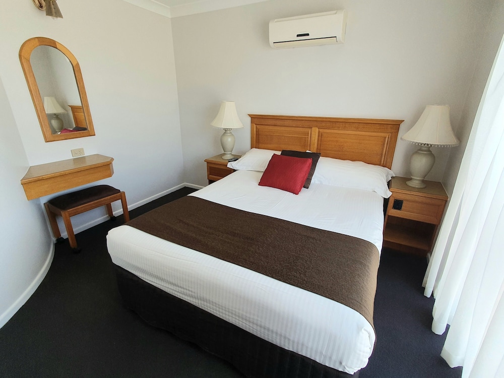 Mcnevin S Maryborough Motel 30/69