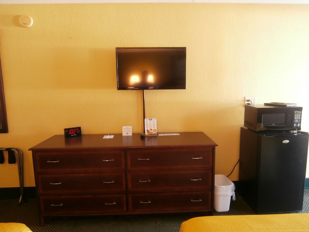 Americas Best Value Inn Conyers 30/54