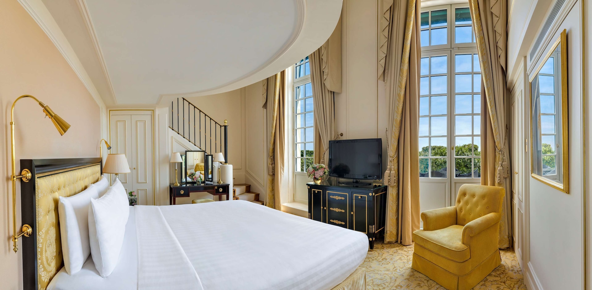 Duplex, Suite, King Bed, Eiffel View