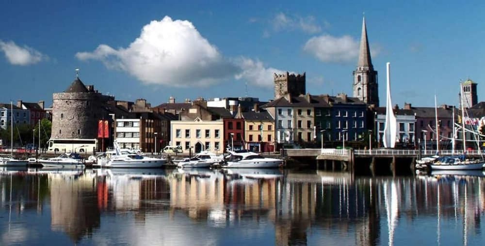 Treacys Hotel Waterford 67/70
