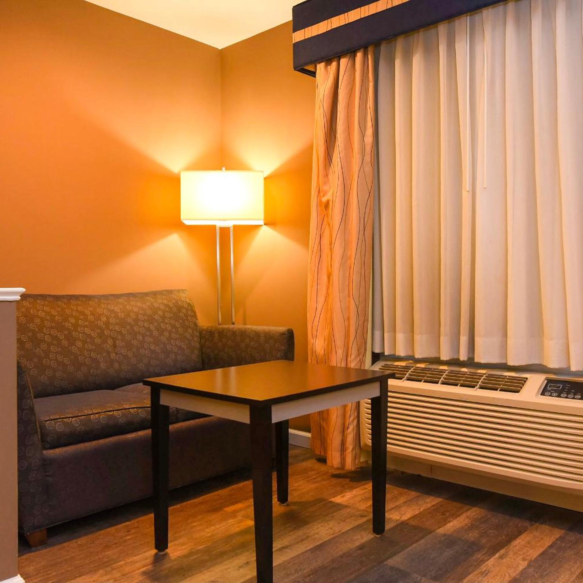 Capital Inn Suites 18/28