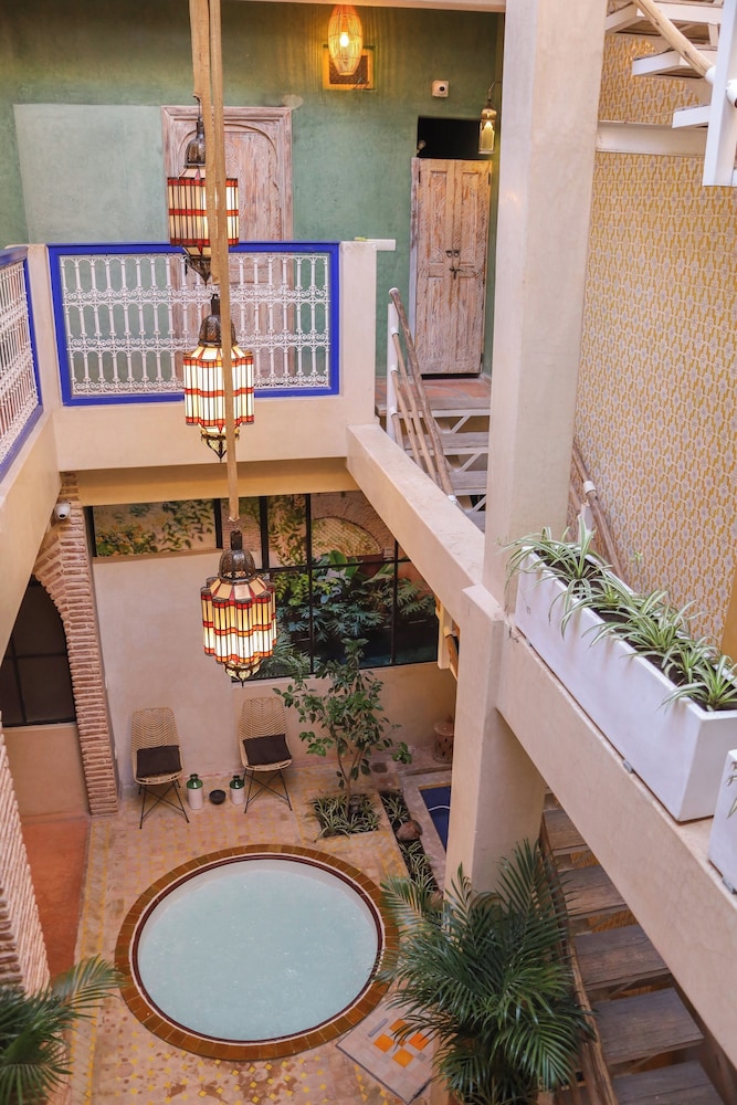 Riad 11 Zitoune 6/69