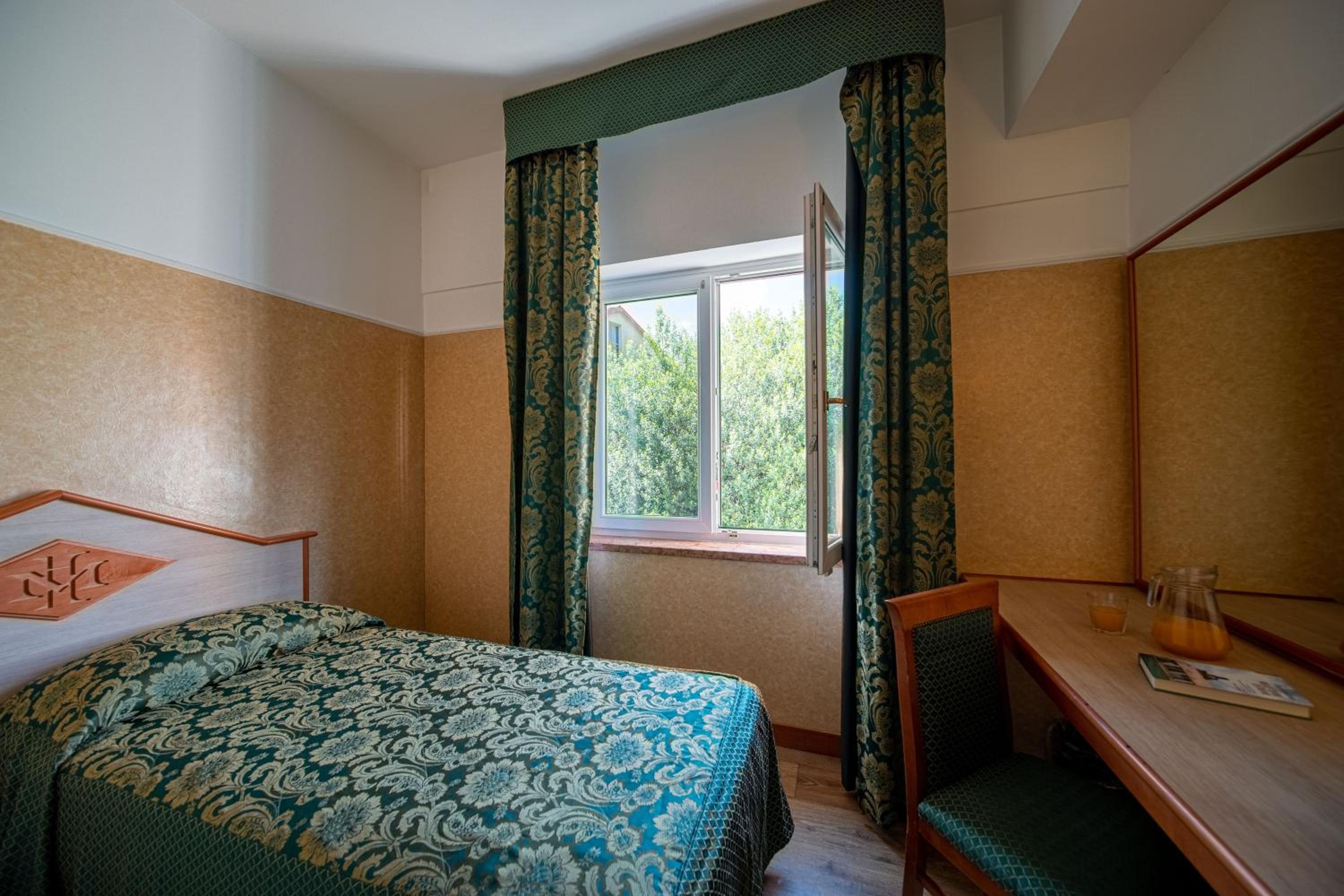 Hotel Mary 17/50