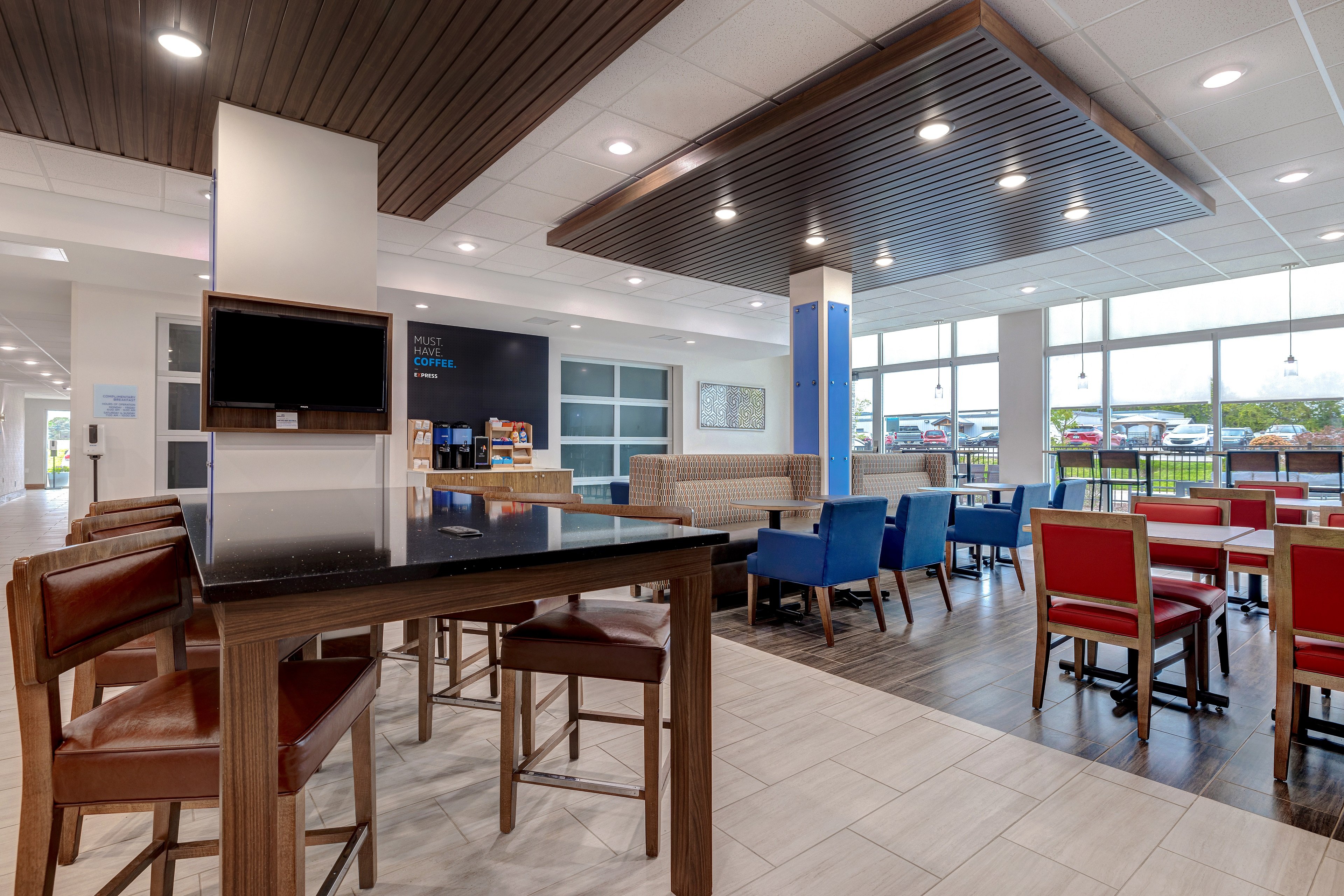 Holiday Inn Express & Suites DETROIT - DEARBORN 48/72