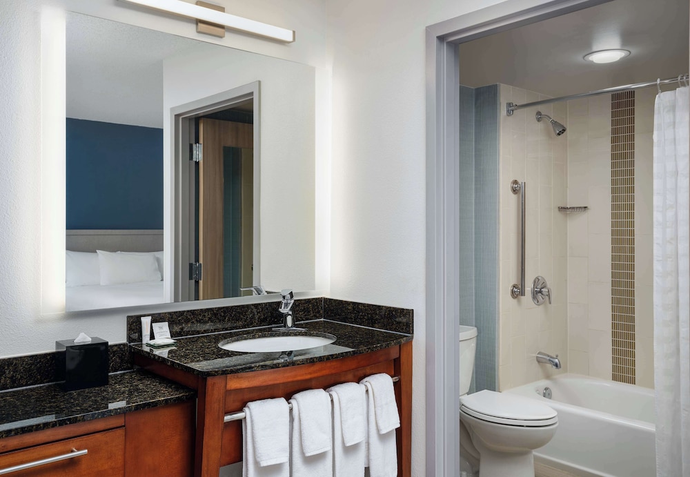 Hyatt Place Tampa Busch Gardens 46/50