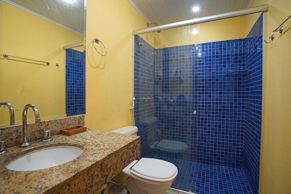 Cliffside Luxury Inn 46/48