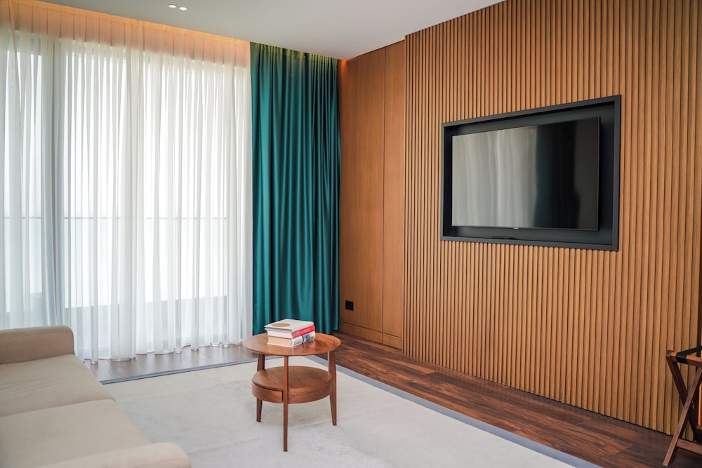 Supreme Hotel 61/72