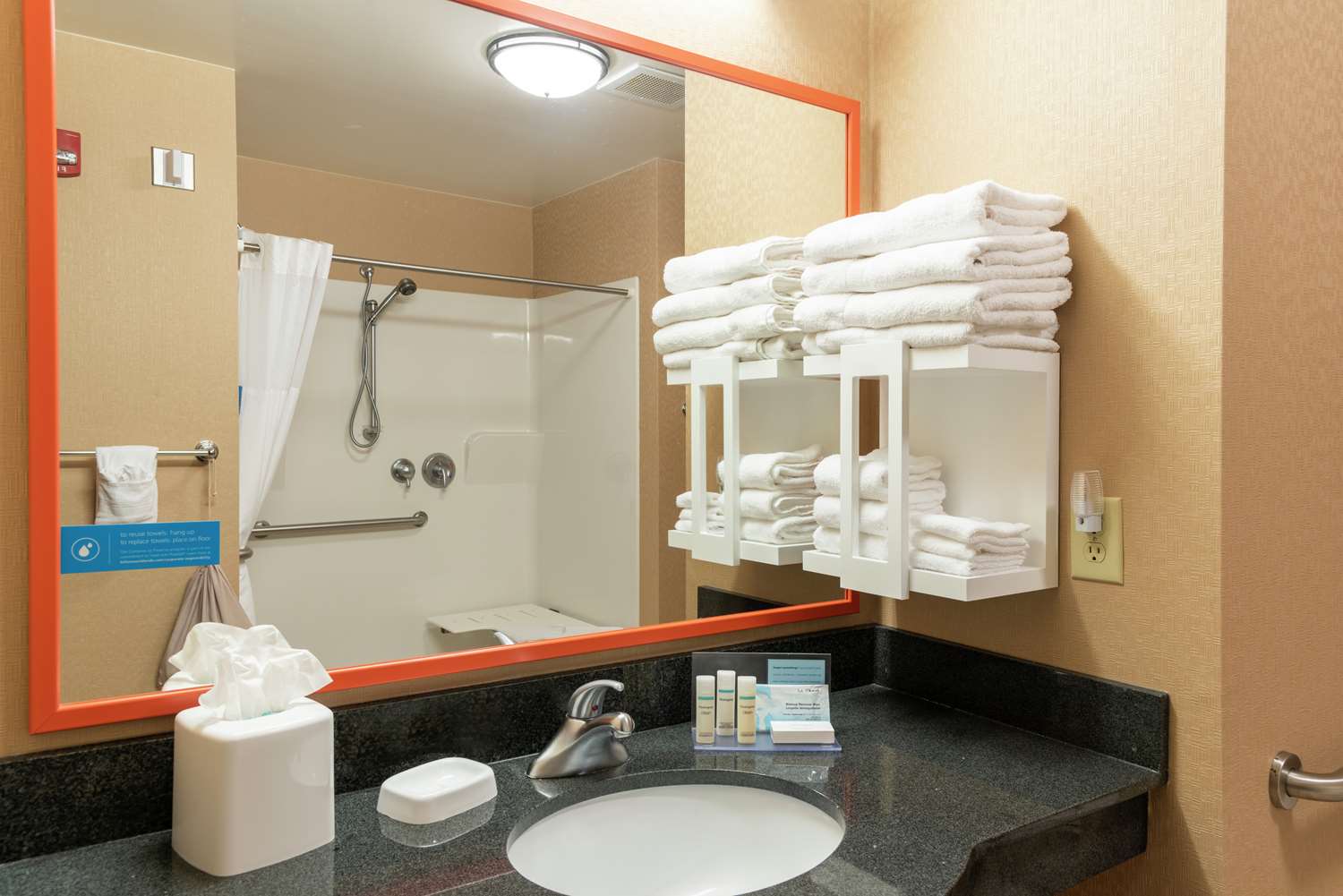 Hampton Inn Suites Marshalltown 22/25